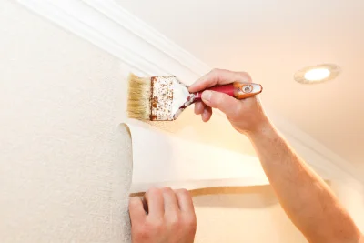 Pose de papier peint à Mesnay — revêtements muraux et toiles de verre
